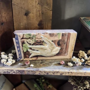 Swallow Shelf Sitter